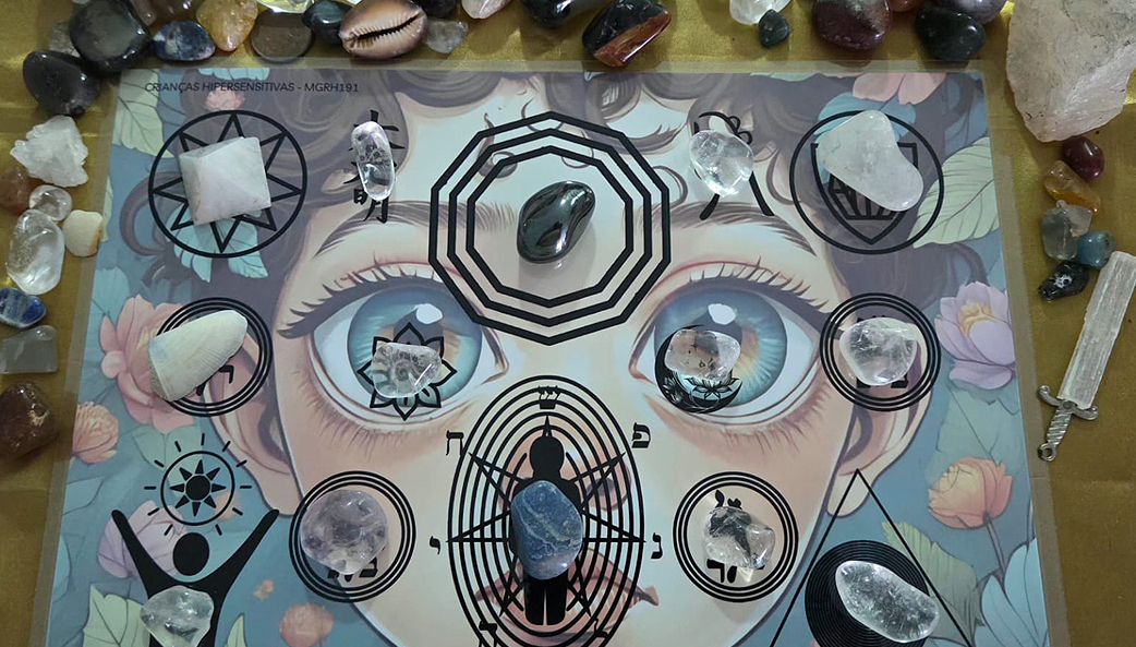 Consulta intuitiva presencial: ambiente preparado para conexão espiritual profunda